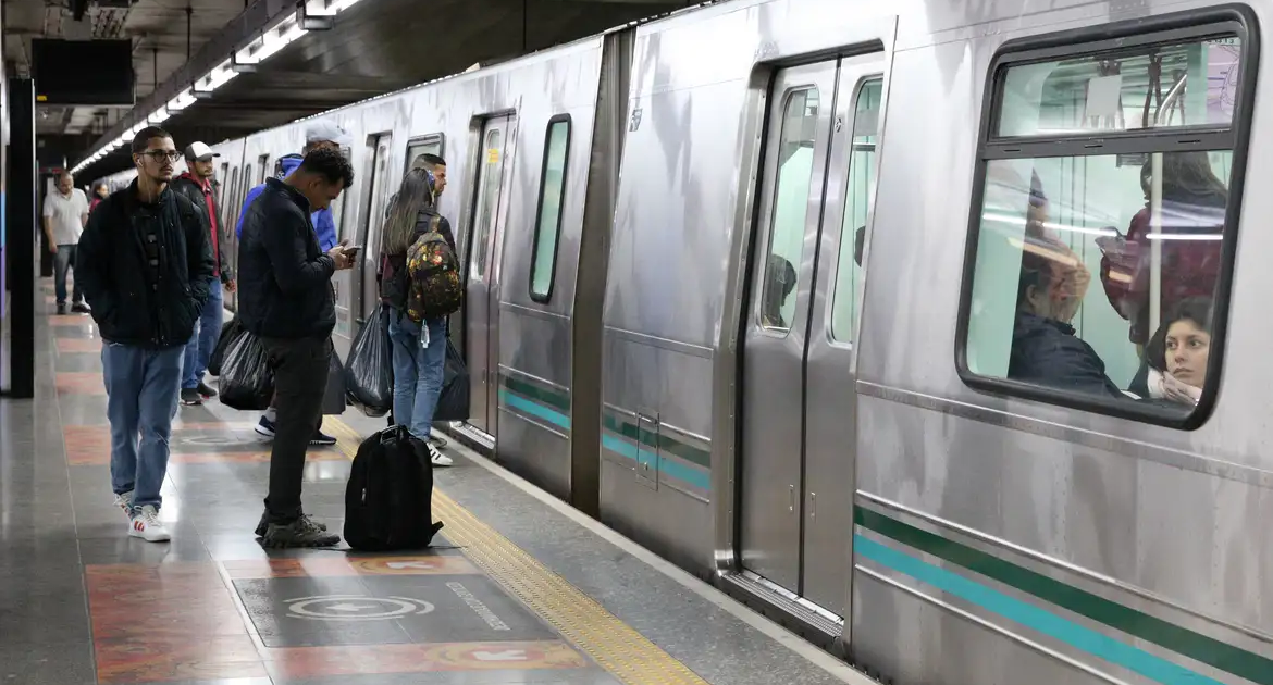 Madrugador: tarifa reduzida no metrô e trem de SP pela manhã Madrugador: tarifa reduzida no metrô e trem de SP pela manhã