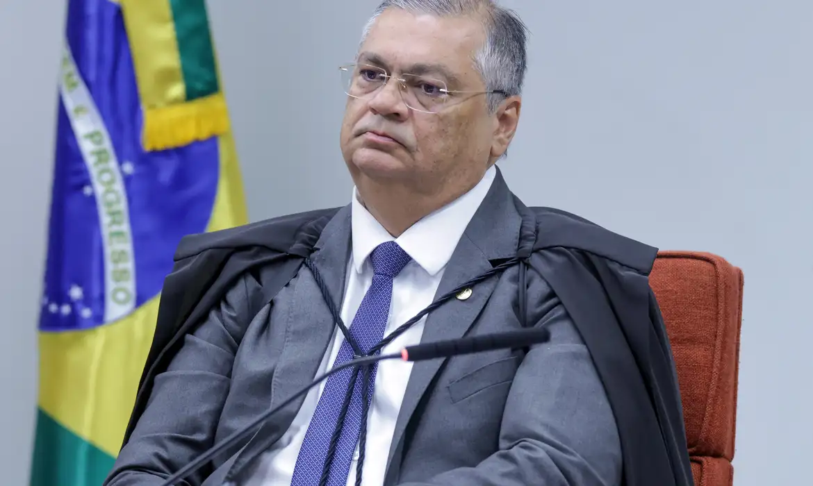 Flávio Dino declara nulas emendas parlamentares solicitadas ou indicadas por presidentes de partidos e envia respostas de partidos à PF