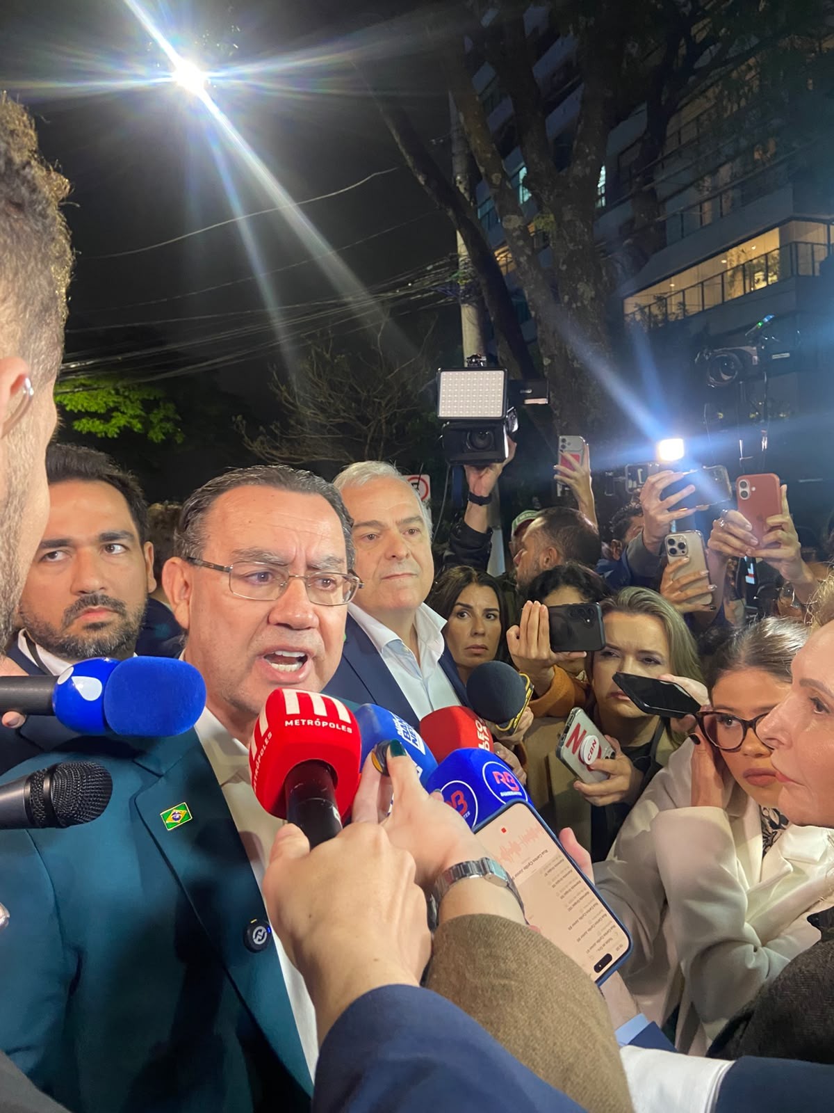 Augusto Cury critica Lula e Flávio, ameaça desistir do debate, mas volta atrás e confirma participação | Eleições 2026