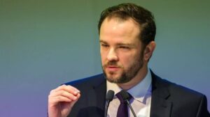 Durigan vira voz de Lula contra Flávio na economia e endurece críticas ao bolsonarismo