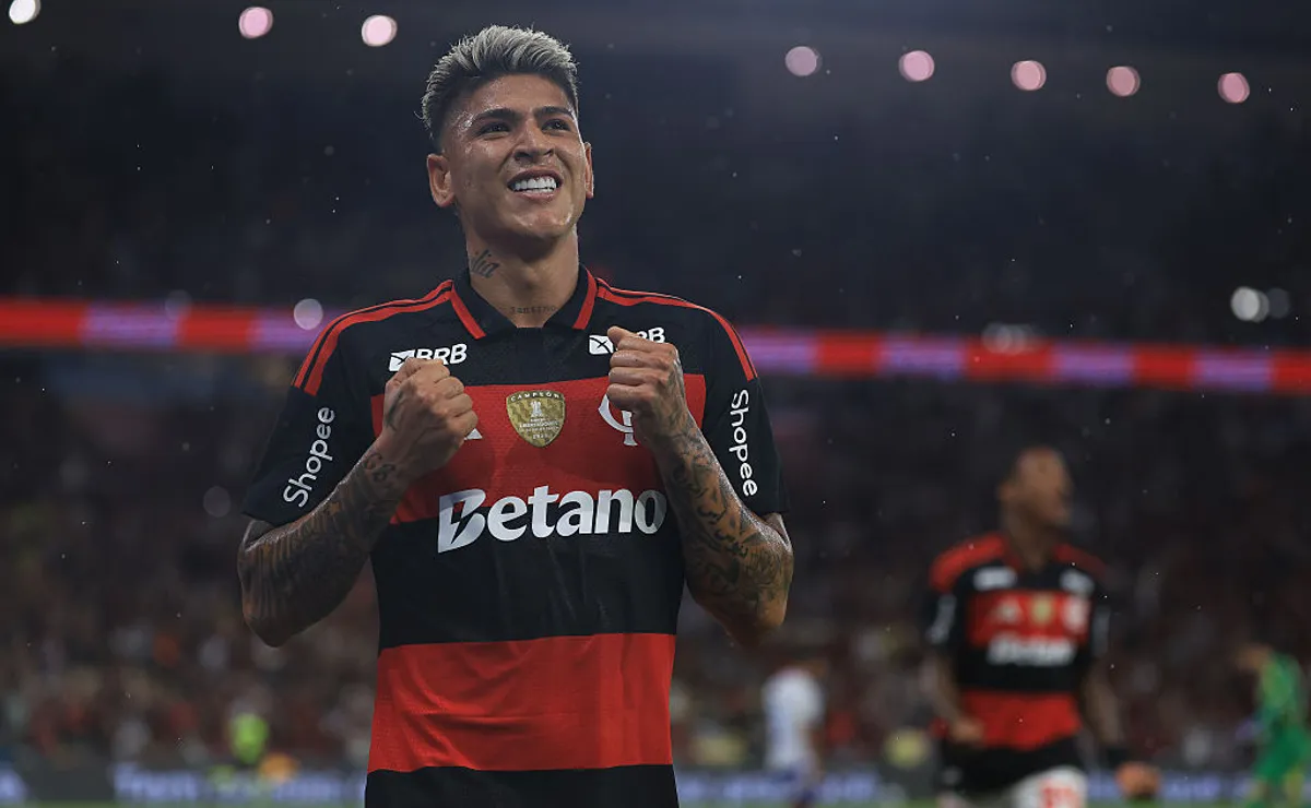 Flamengo reduz busca por meia após evolução de Carrascal e muda planos no mercado
