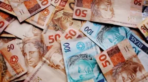 Salário mínimo deve subir para R$ 1.741 em 2027, projeta o Ministério da Fazenda