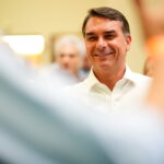 Repetindo o pai, Flávio Bolsonaro convoca ato de 7 de Setembro