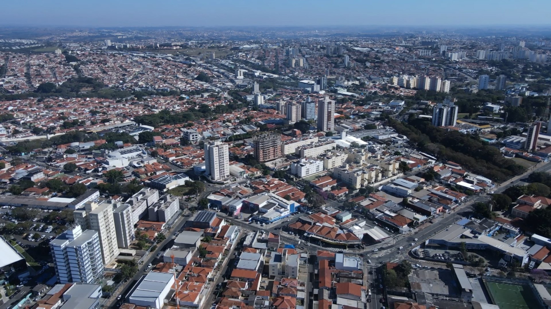 Campinas fica entre as 10 cidades mais competitivas do Brasil, mas gestão pública e acesso à educação causam queda em ranking; entenda