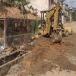 Trabalhador morre após ser atingido por retroescavadeira em obra em Itaquaquecetuba
