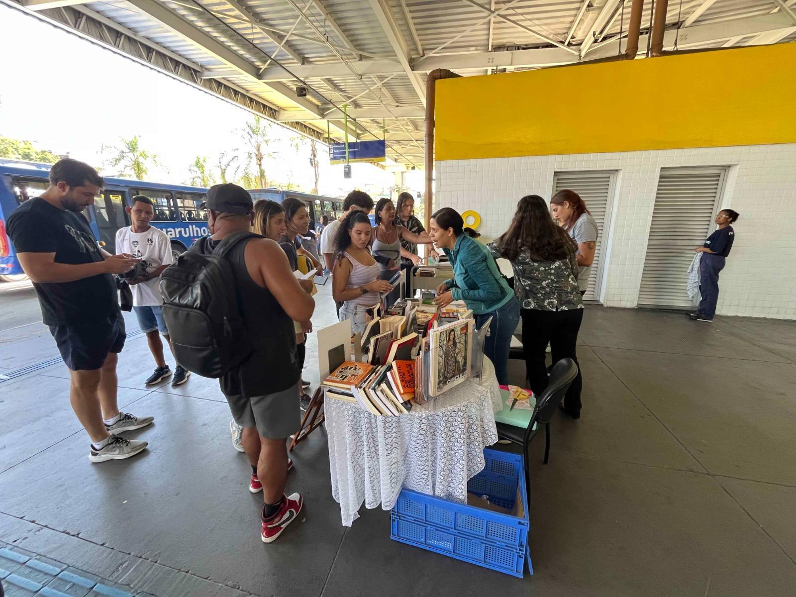 Biblioteca Móvel leva empréstimo e doação de livros ao Terminal Pimentas em setembro Biblioteca Móvel leva empréstimo e doação de livros ao Terminal Pimentas em setembro