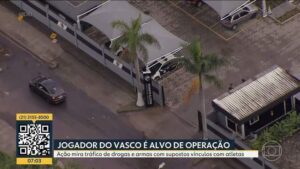 Jogadores do Vasco chegaram para o treino ainda com presença da polícia no CT Moacyr Barbosa