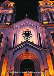 ALLUZ transforma a Basílica Sant’Ana em palco de uma jornada sobre a busca humana pela luz