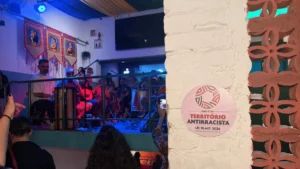 Selo antirracista em SP: comércios criam rede de proteção