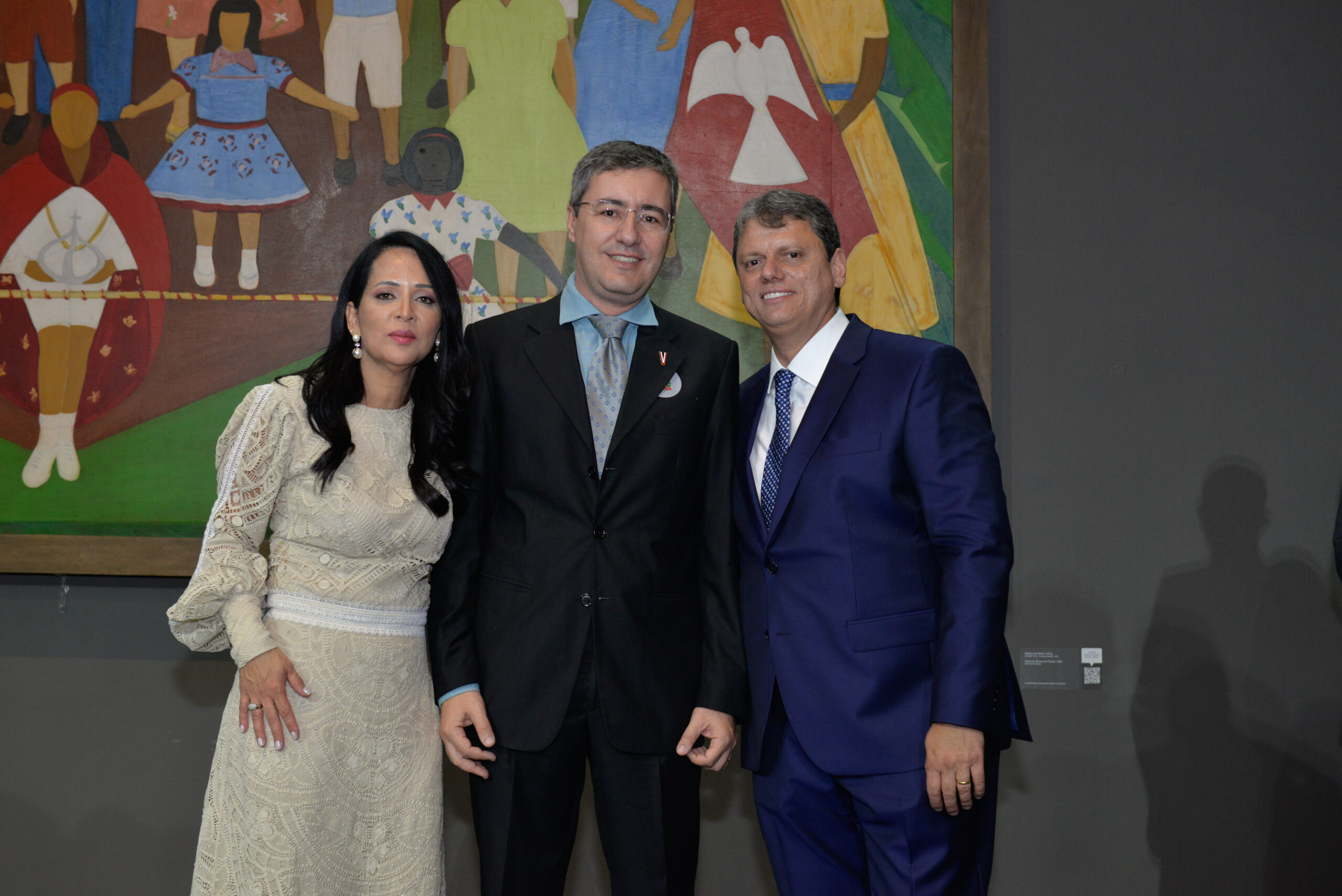 Tarcísio defende Flávio e anuncia programa para mulheres em SP