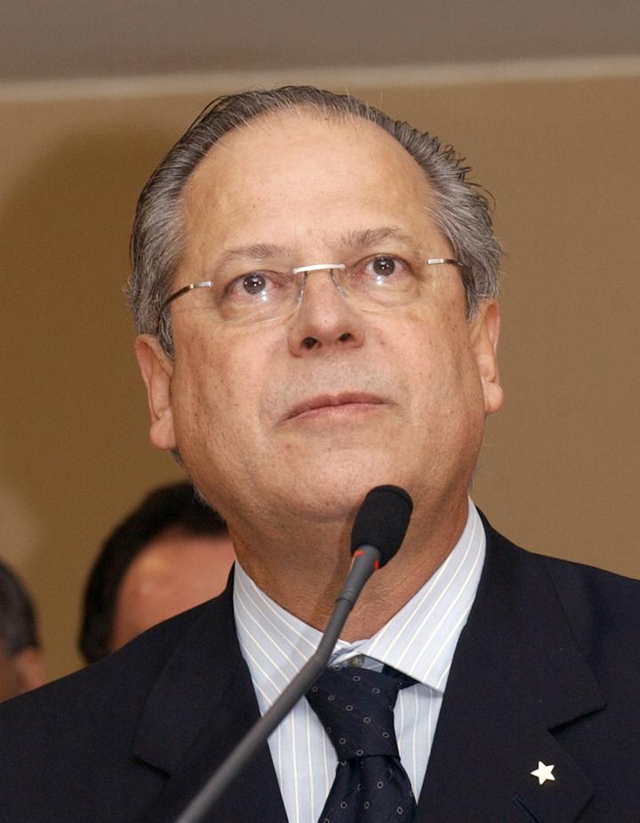 José Dirceu anuncia remissão de linfoma e encerra tratamento