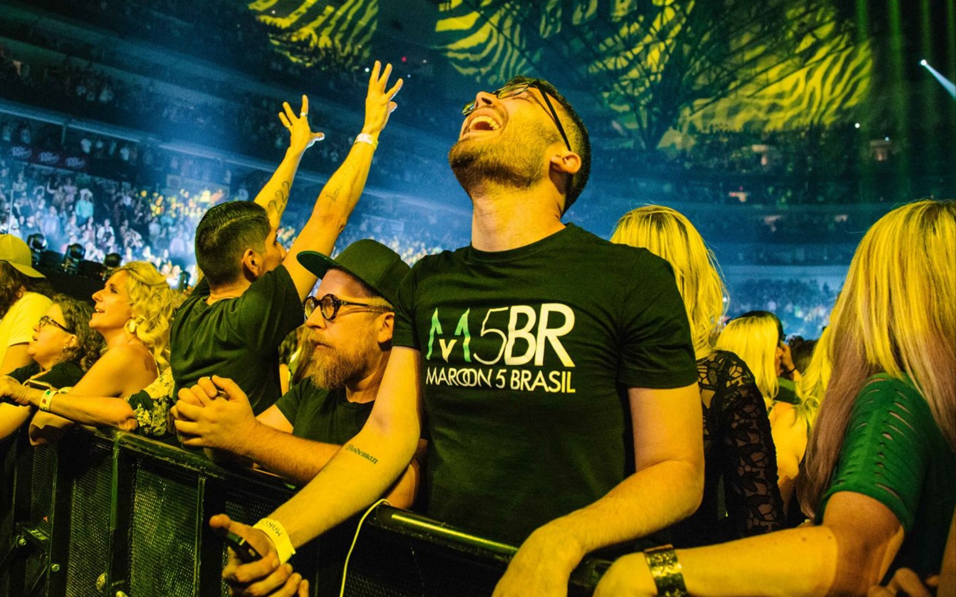Fã de Maroon 5 viaja dos EUA ao interior de SP para estreia da turnê