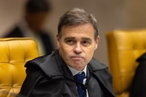 Mendonça convoca PF e entrega despacho sobre Moraes