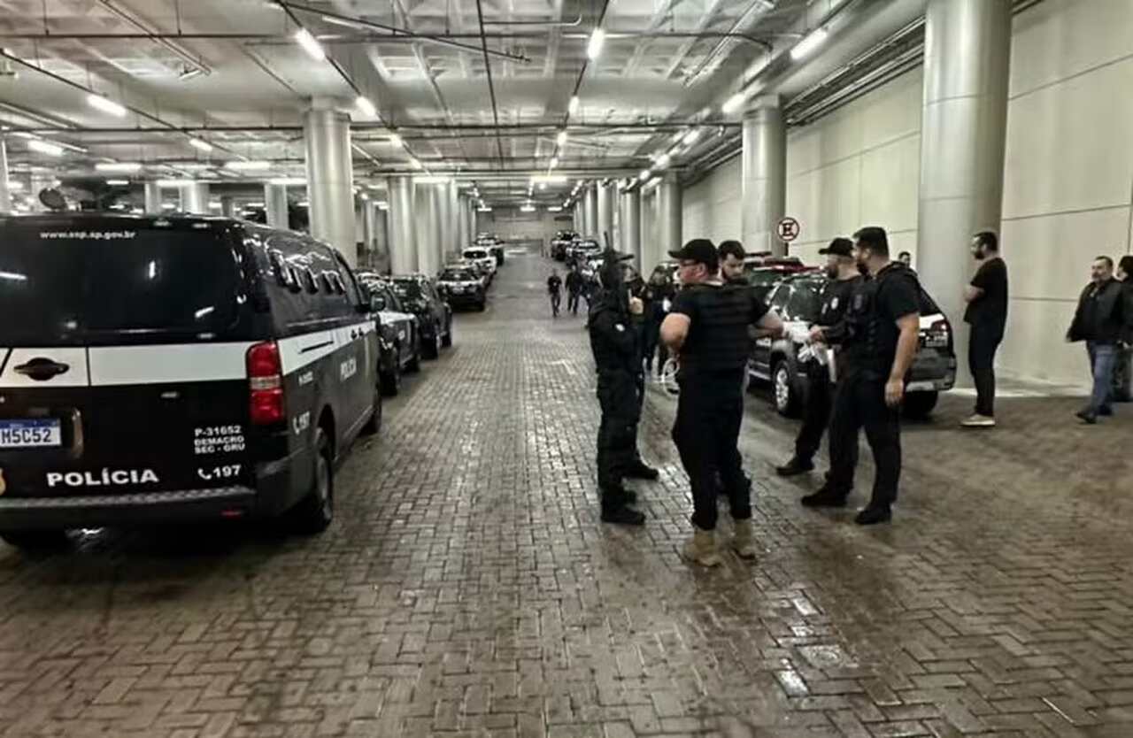 Polícia encontra centrais de golpes em imóveis de alto padrão em Guarulhos Polícia encontra centrais de golpes em imóveis de alto padrão em Guarulhos