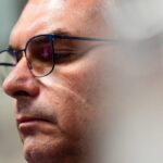 PT pede cassação de Flávio Bolsonaro no Conselho de Ética do Senado por financiamento do filme Dark Horse com pagamentos de Vorcaro