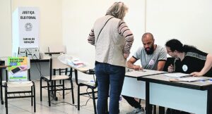Mesárias e mesários iniciam treinamento para votação de outubro