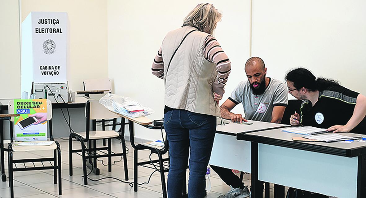 Mesárias e mesários iniciam treinamento para votação de outubro Mesárias e mesários iniciam treinamento para votação de outubro