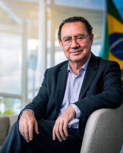 Augusto Cury se consolida como terceira via na disputa presidencial