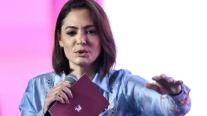 Michelle Bolsonaro chama Mendonça de ‘ungido do Senhor’ em meio a crise no STF