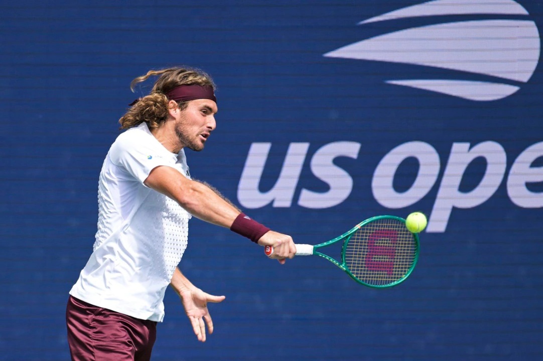 Tsitsipas reflete sobre revés de uma mão e lamenta declínio de variações