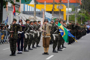 Desfile de 7 de Setembro reúne cerca de 15 mil pessoas no Taboão