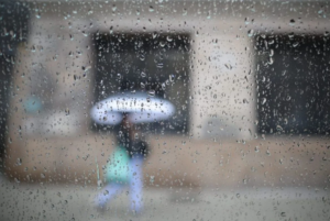 Frio intenso diminui, mas chuvas continuam e SP tem alerta para tempestades