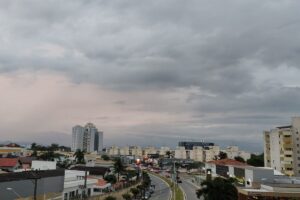 Vale do Paraíba e Litoral Norte entram em alerta para chuva forte, granizo e ventos de até 65 km/h; veja previsão