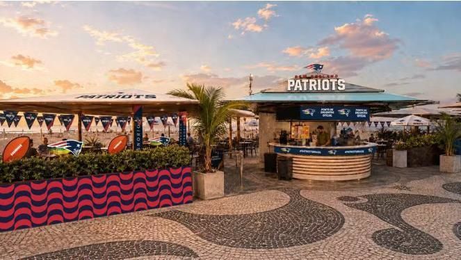NFL no Rio: Patriots inauguram quiosque temático na praia de Copacabana