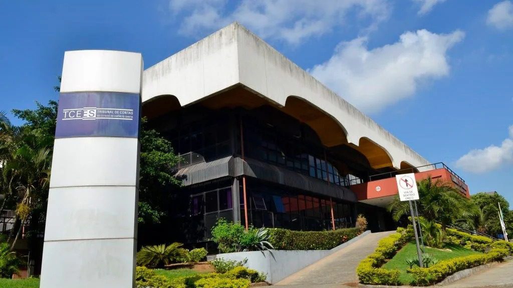 TCE-ES condena 7 por fraude de R$ 800 mil TCE-ES condena 7 por fraude de R$ 800 mil