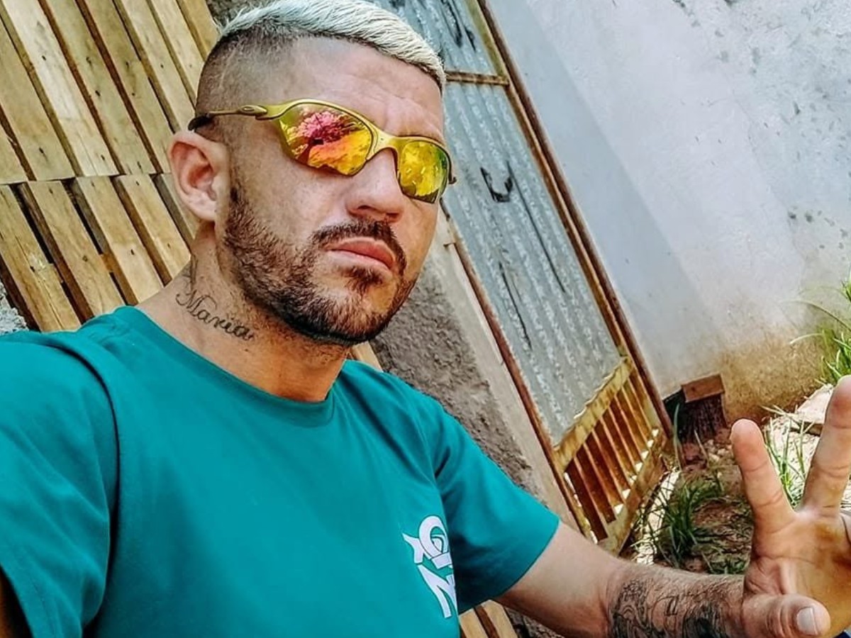 Homem é morto a tiros por dupla em moto no interior de SP Homem é morto a tiros por dupla em moto no interior de SP