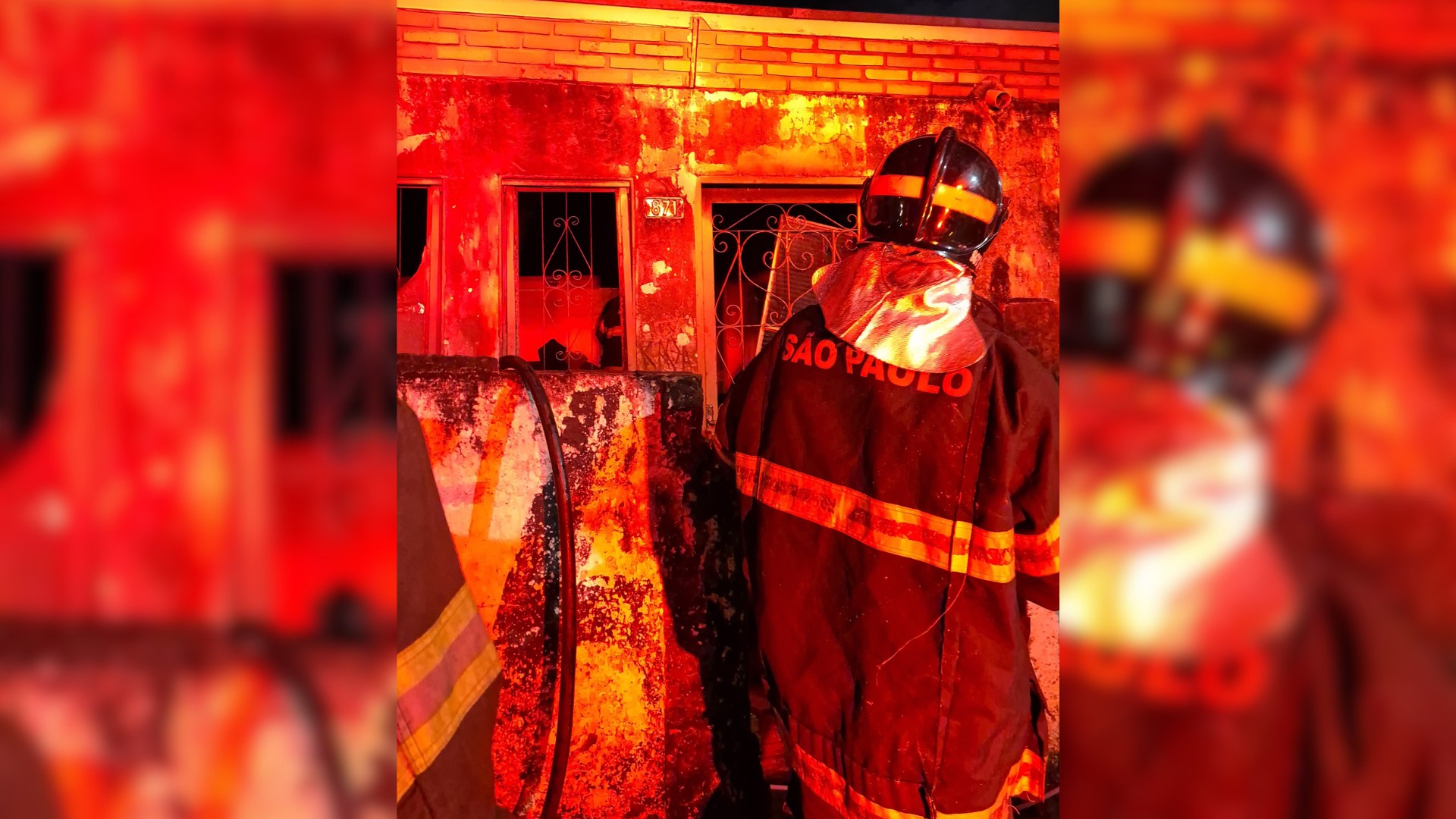 Incêndio atinge casa na Vila Barros e mobiliza bombeiros em Marília Incêndio atinge casa na Vila Barros e mobiliza bombeiros em Marília