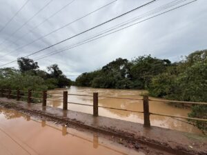 Nível do rio volta a subir e número de famílias desabrigadas chega a 15 em Capivari