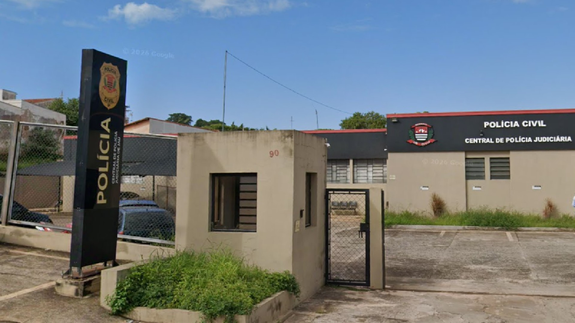 Mulher é agredida pelo companheiro e deixada na chuva com o filho bebê do lado de fora de casa Mulher é agredida pelo companheiro e deixada na chuva com o filho bebê do lado de fora de casa