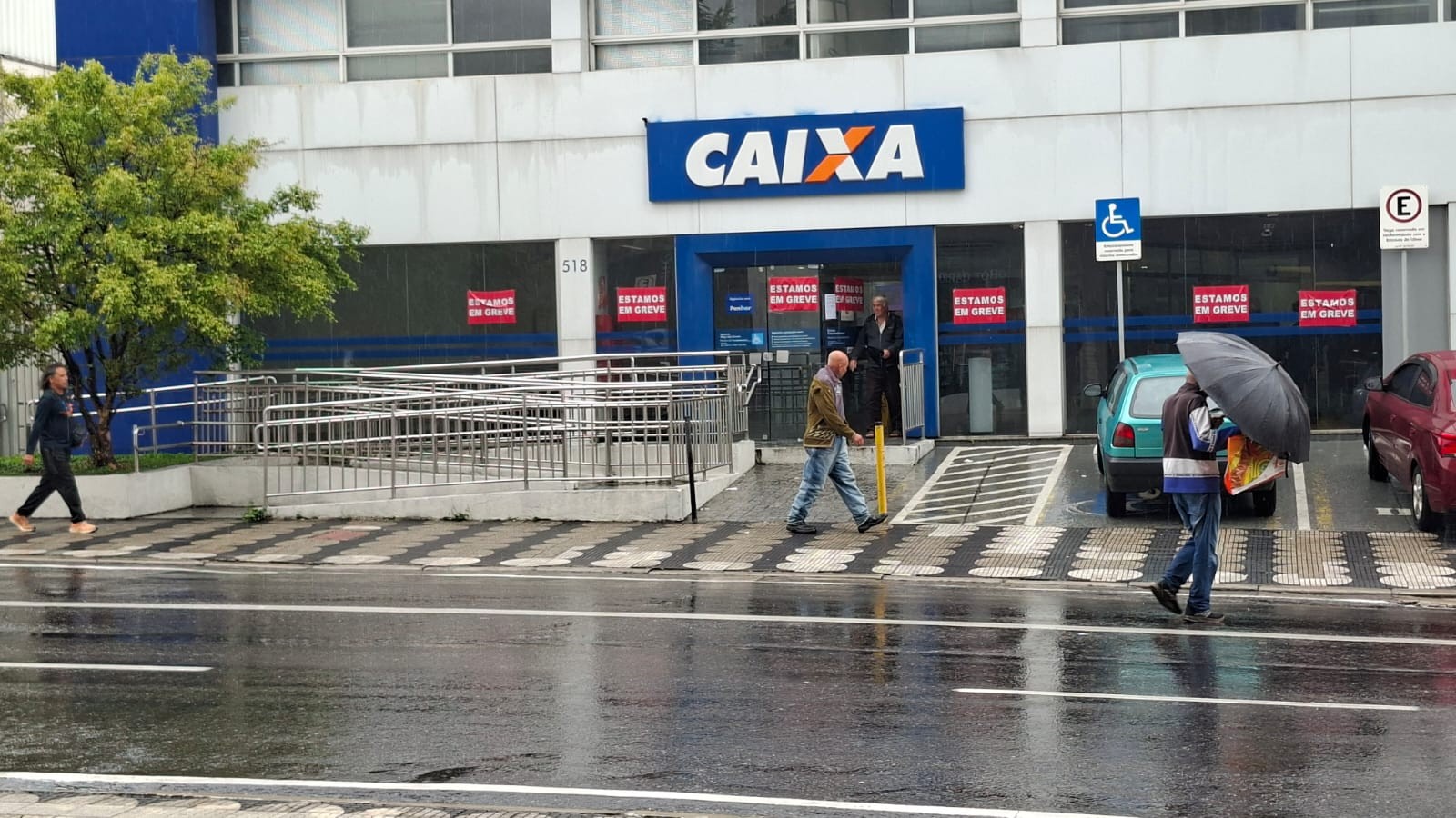Funcionários da Caixa mantém greve que paralisa atendimento em agências do Alto Tietê