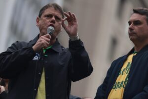 Tarcísio modera discurso e evita ataques ao STF em SP