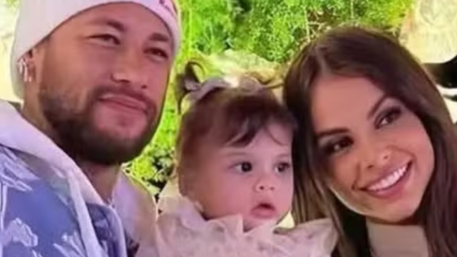 Amanda Kimberlly aciona Justiça por filha de Neymar
