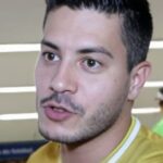 Arthur Aguiar apaga enquete após alerta de crime eleitoral