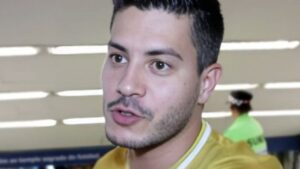 Arthur Aguiar apaga enquete após alerta de crime eleitoral