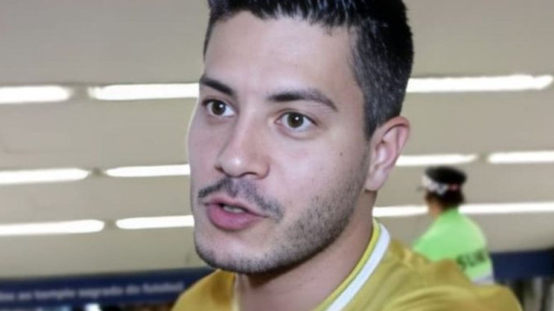 Arthur Aguiar apaga enquete após alerta de crime eleitoral Arthur Aguiar apaga enquete após alerta de crime eleitoral