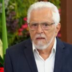 Carlos Alberto de Nóbrega recebe marcapasso aos 90 anos