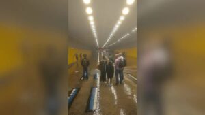 Chuva em SP alaga o Anhangabaú e trava o trânsito