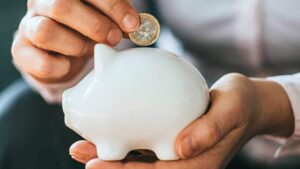 Crédito bancário sobe 8,9% e inadimplência preocupa