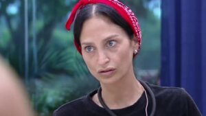 A Fazenda 18: Ariela e Mônica batem boca por comida na Sede