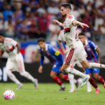 Flamengo atropela Bahia e reassume liderança do Brasileirão