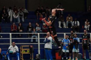 Itaquá vôlei surpreende e vai à semifinal do Paulista