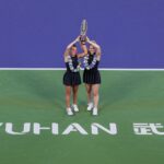 Luisa Stefani conquista Wuhan e vira melhor dupla do ano