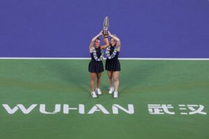 Luisa Stefani conquista Wuhan e vira melhor dupla do ano