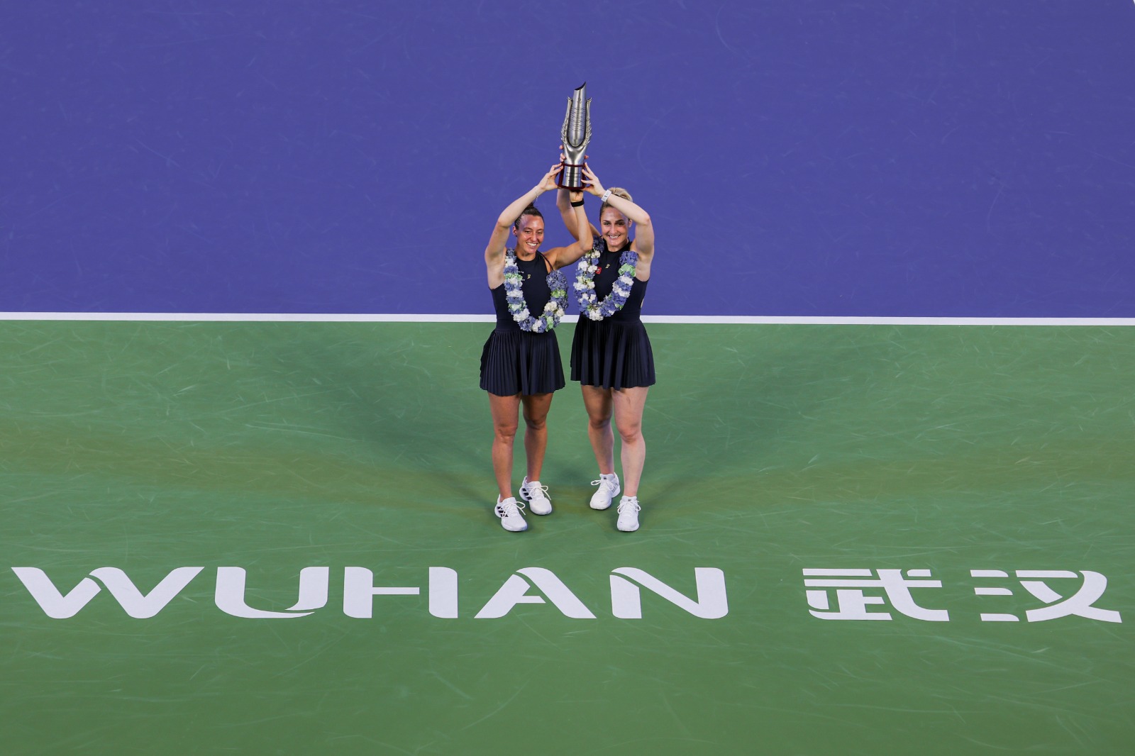 Luisa Stefani conquista Wuhan e vira melhor dupla do ano