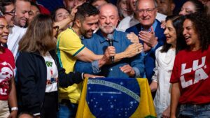 Lula vence em 21 dos 39 municípios da Grande SP