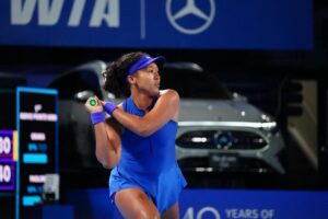 Osaka vence Paolini em Tóquio e avança na estreia